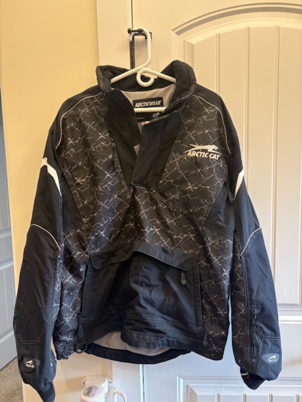 Men's Large Artic Cat Snowboarding Jacket Black & White